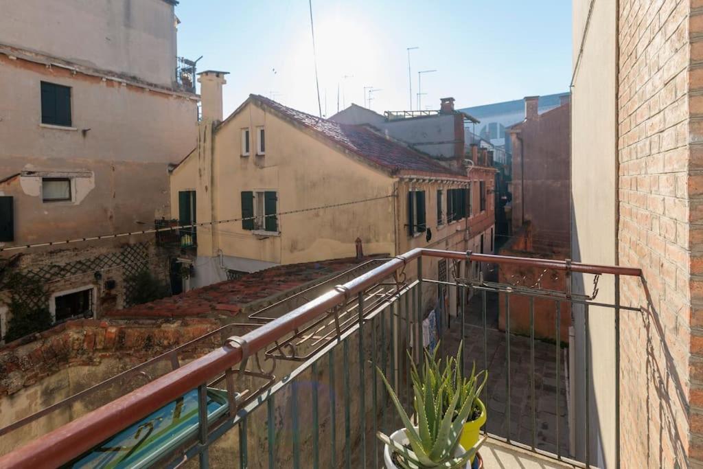 Casa Carla - Comodo Appartamento In Venice Cannaregio - 2 Camere Private Exteriör bild